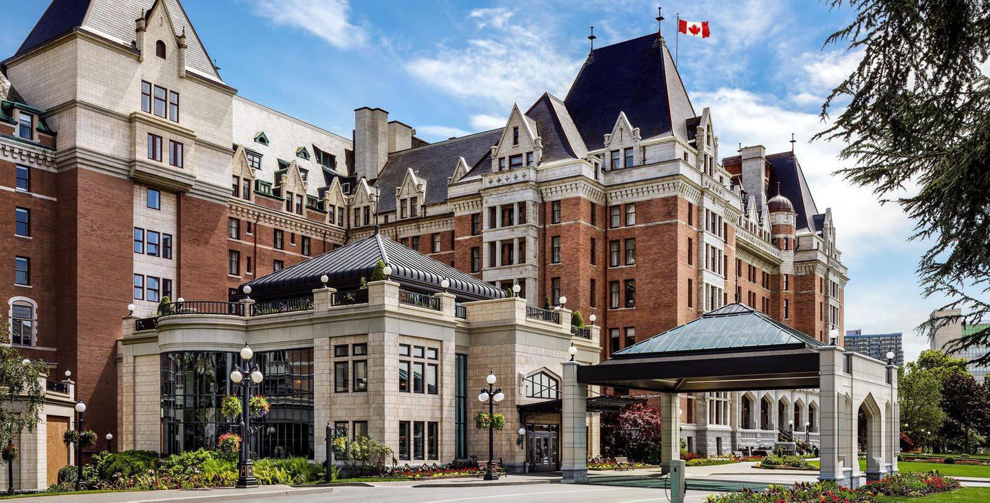 CANADA: The Complete Guide to Exploring Canada Like a Local