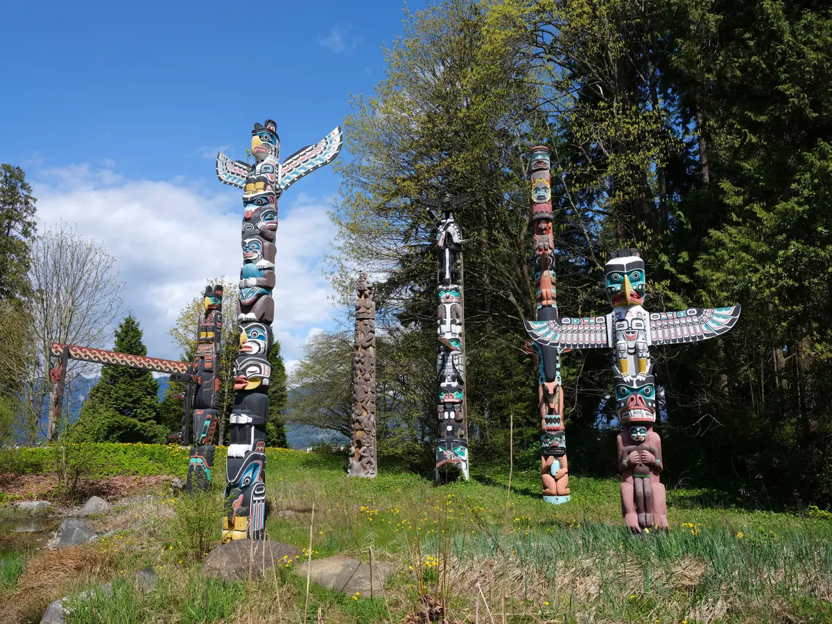 CANADA: The Complete Guide to Exploring Canada Like a Local